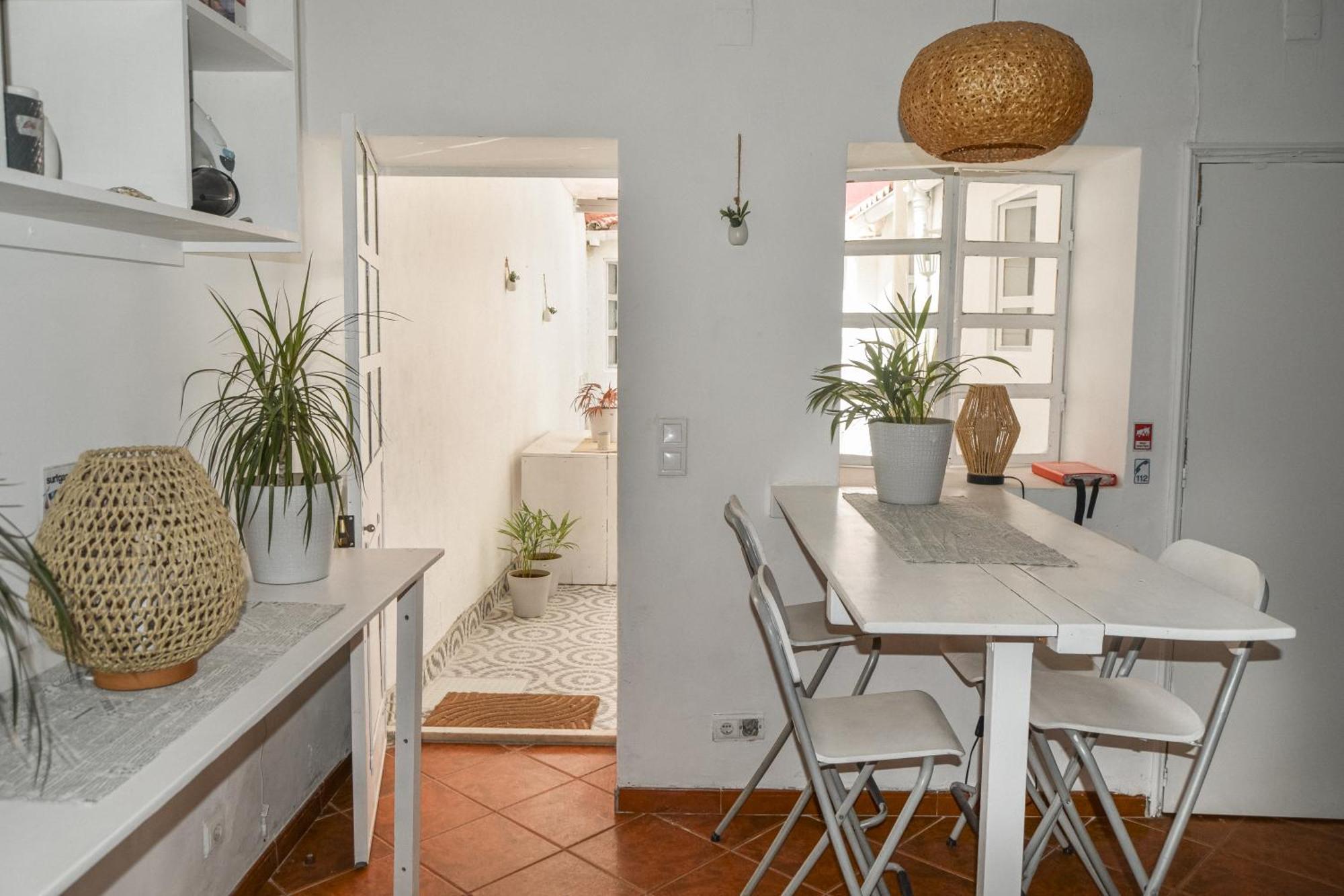 Shared Apartment With Bright Private Patio In Lisboa Buitenkant foto